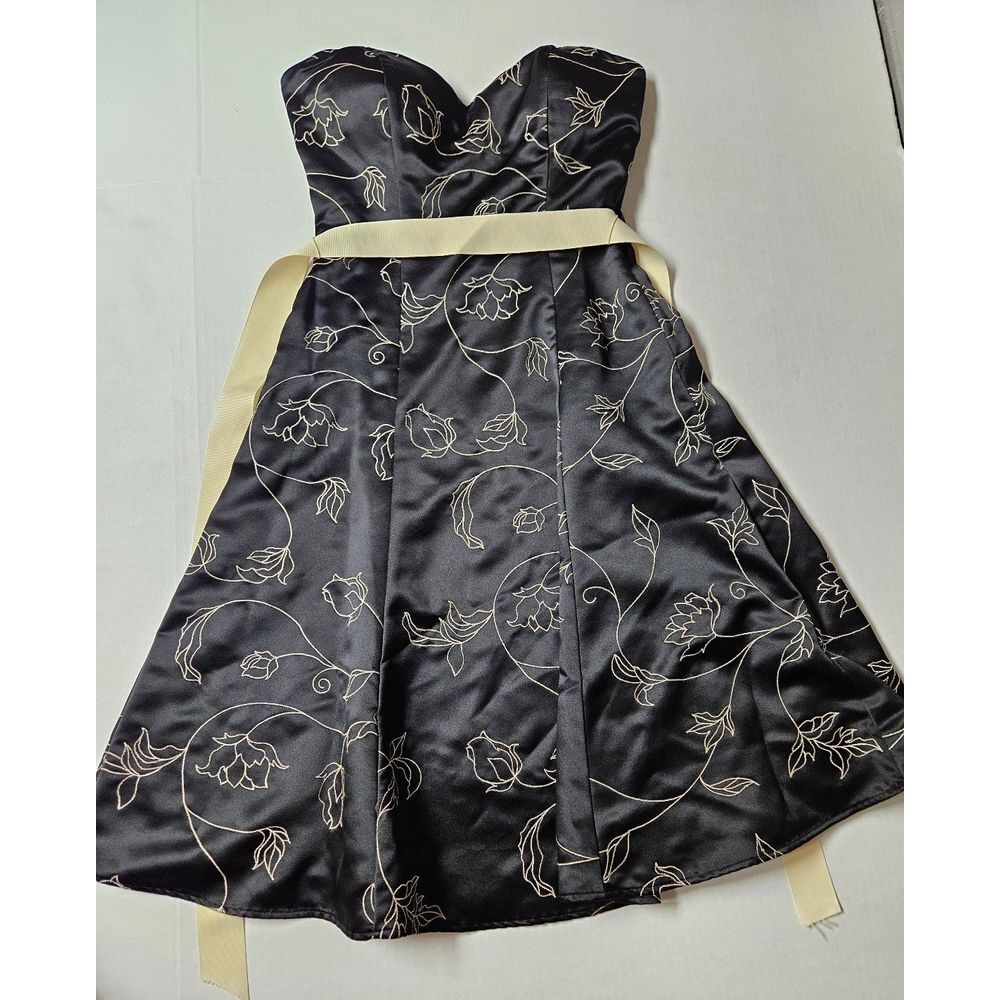 White House Black Market Strapless‎ Dress 2